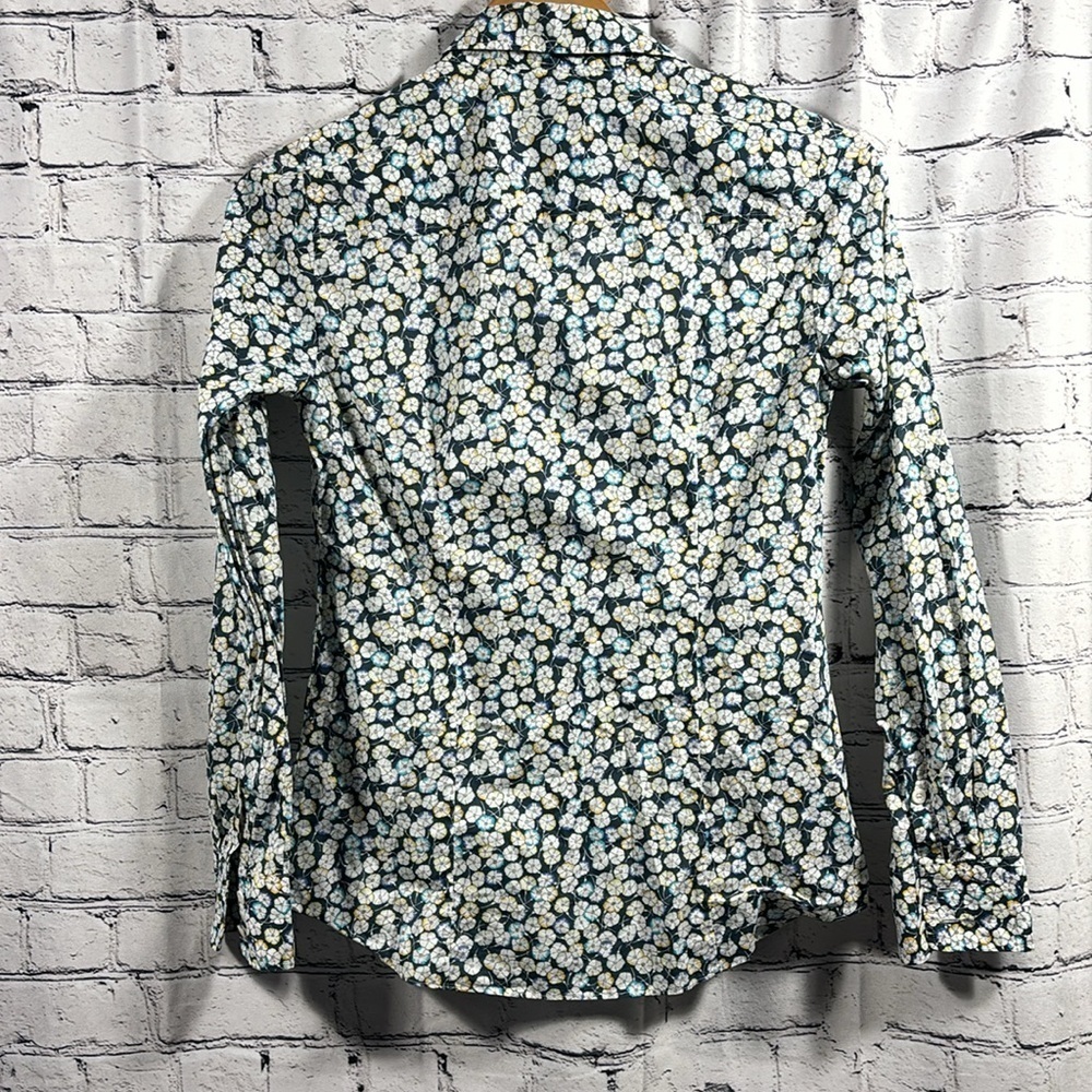 J.Crew Woman’s Cotton Fitted Button Down Shirt Size 2 - Picture 4 of 9